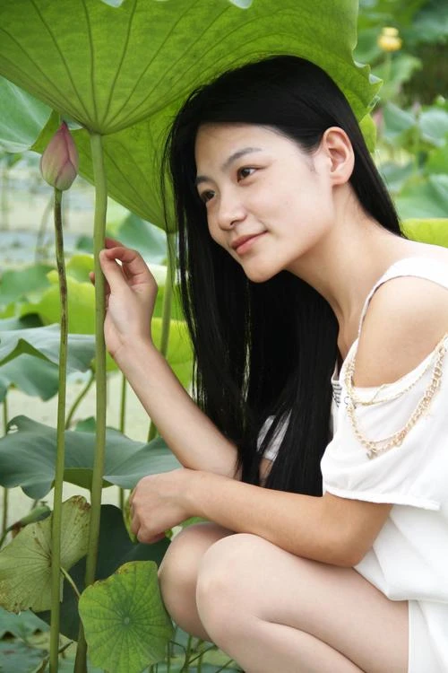 电影《八仙！》中吕洞宾直播带货的搞笑剧照