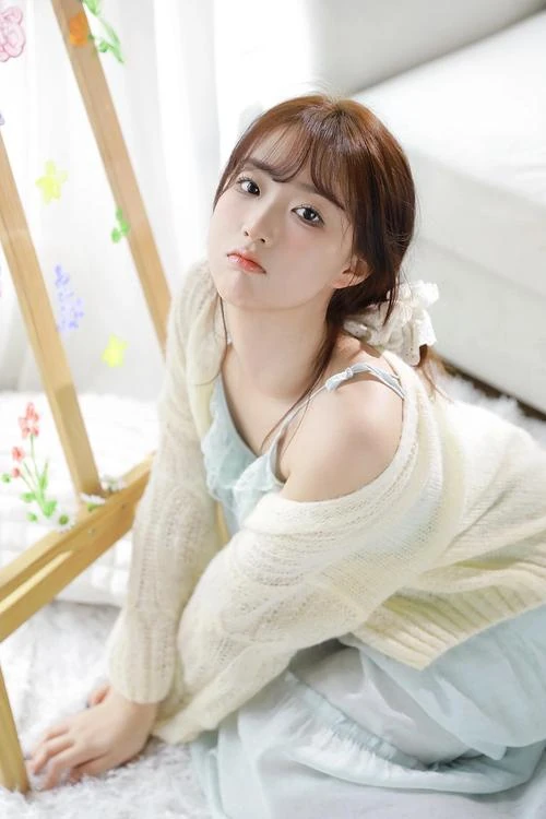 望乡电影中栗原小卷饰演的记者