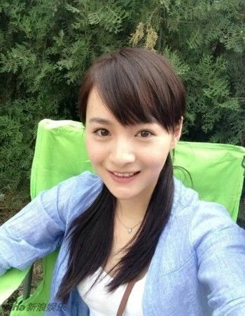 面壁智能团队合影与办公场景，展现创业剧幕后花絮