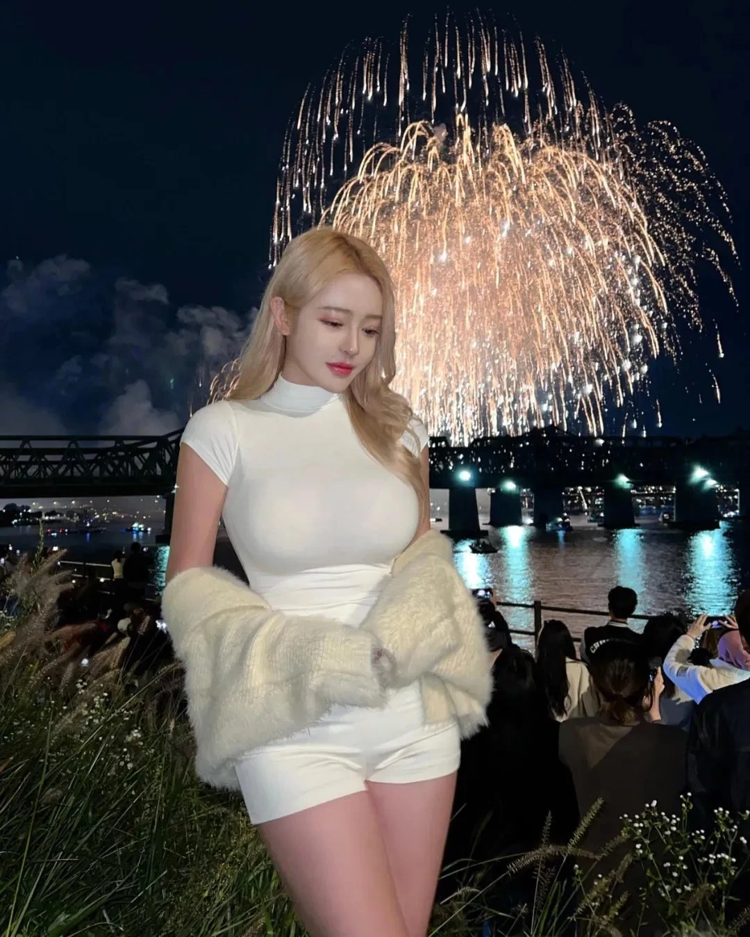 半导体板块早盘强势爆发,盘面K线图如影视剧情般起伏