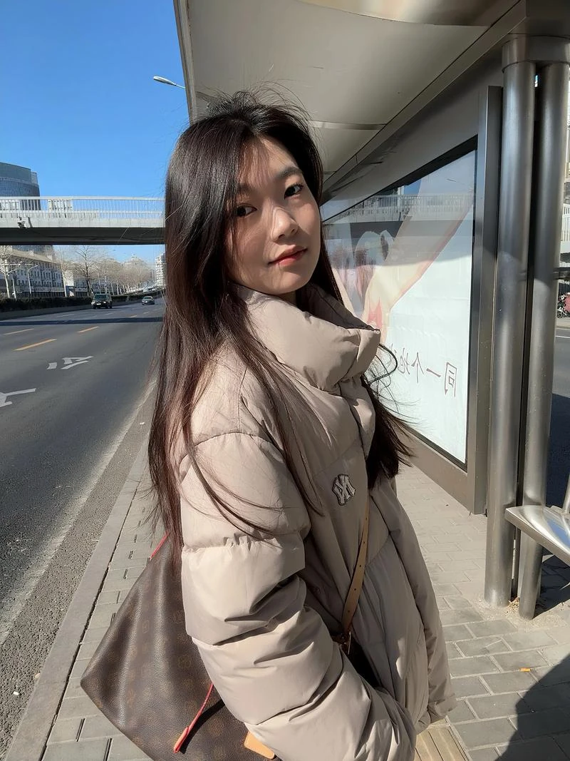 《功夫女足》正片剧照：峨眉队球员集体施展轻功争头球